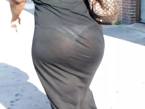 Porn gurraacha ifatti karaa uffata, harma gurraacha New York keessatti ilaalaa.
