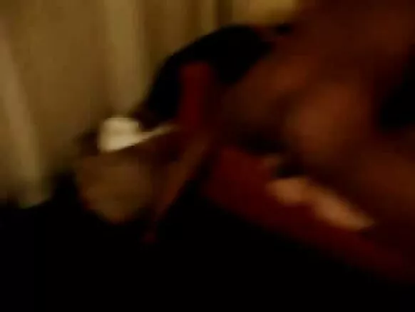 Bilchaan gurraacha ebony blonde gurbaa POV video keessatti fucks.