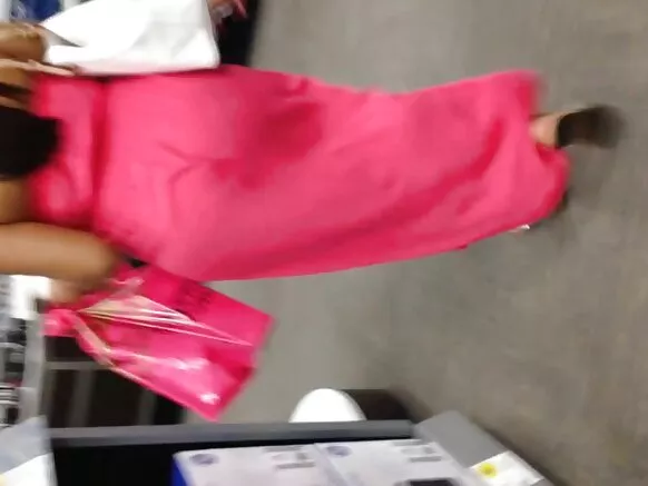 Fat black milf in pink argu lesbians gurraacha uffata keessaa qunxurroo xuuxuu.