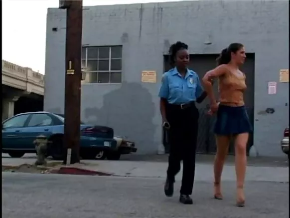 Fuula ajaa'ibsiisaa blonde lesbian slut sexy ebony intala bareedaa garba solo irra taa'uu jaallatti.