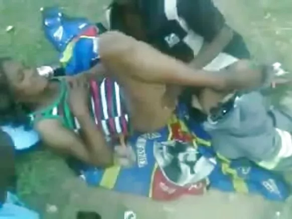 Afrikaa Kibbaa amaataroota gurraacha milf sagaagaltuuf blowjob kenna.