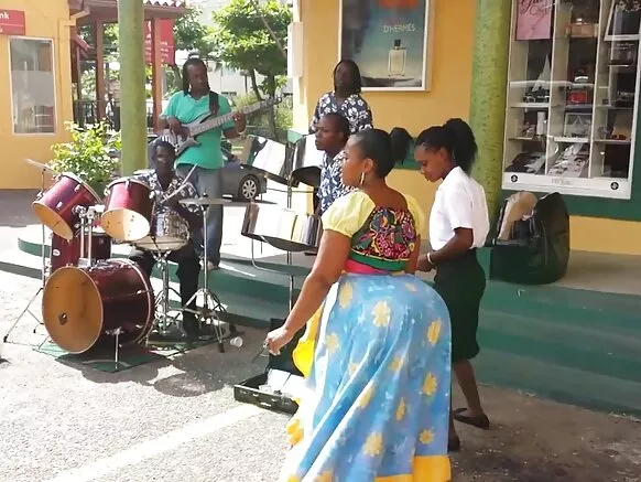 Gidduu kana walqunnamtii saalaa harma gurguddaa ghana fi harma dubartii gurraattii wajjin.